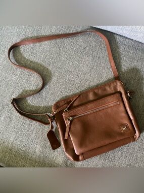 Wise Owl  Real Leather Crossbody Bag with Front Zip Pocket